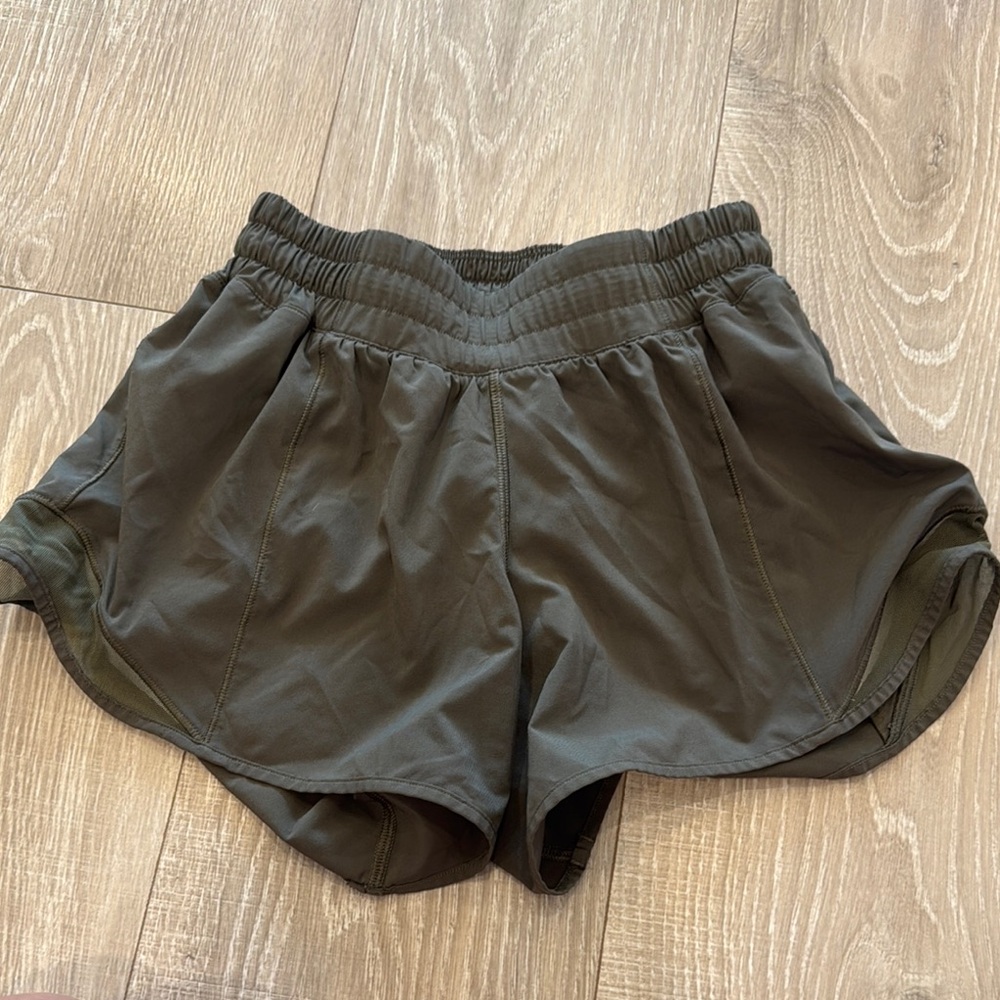 Lululemon hotty hot shorts 4 tall